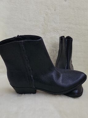 NEW LUCKY BRAND Women's Black Ankle Boots - Textured Leather Look. Size 7